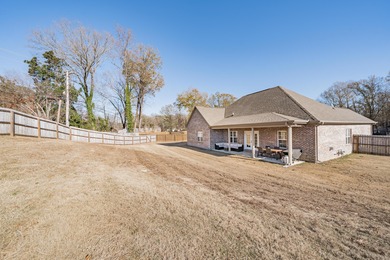 Beautiful and well maintained home located in a quiet culdesac on Big Oaks Golf Club in Mississippi - for sale on GolfHomes.com, golf home, golf lot