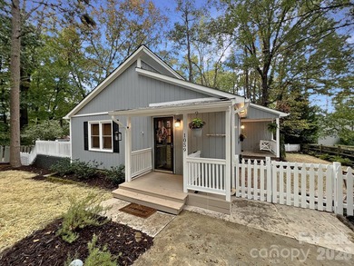 This original Tega Cay contemporary is move in ready and a on Tega Cay Golf Club in South Carolina - for sale on GolfHomes.com, golf home, golf lot