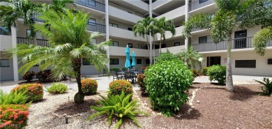 **Looking for a condo with a pop of style? Welcome to unit 401 on Fort Myers Country Club in Florida - for sale on GolfHomes.com, golf home, golf lot