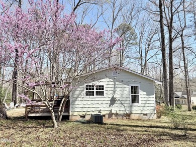 Great Opportunity to Buy the Fixer-Upper You've Been Looking on River Golf and Country Club at Lake Royale in North Carolina - for sale on GolfHomes.com, golf home, golf lot