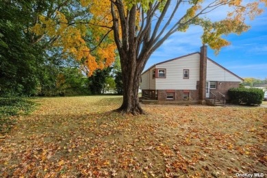 Welcome to this delightful, 1955 split level home located in a on Bethpage State Park Golf Course - Black in New York - for sale on GolfHomes.com, golf home, golf lot