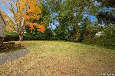 Welcome to this delightful, 1955 split level home located in a on Bethpage State Park Golf Course - Black in New York - for sale on GolfHomes.com, golf home, golf lot