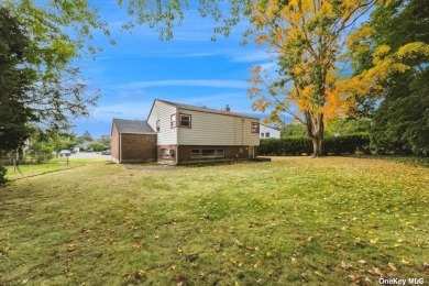 Welcome to this delightful, 1955 split level home located in a on Bethpage State Park Golf Course - Black in New York - for sale on GolfHomes.com, golf home, golf lot