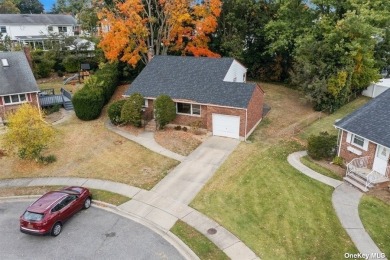 Welcome to this delightful, 1955 split level home located in a on Bethpage State Park Golf Course - Black in New York - for sale on GolfHomes.com, golf home, golf lot