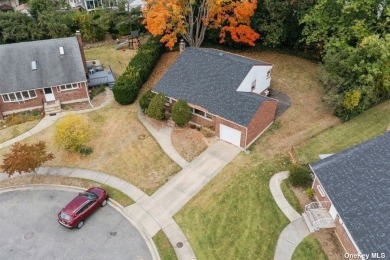 Welcome to this delightful, 1955 split level home located in a on Bethpage State Park Golf Course - Black in New York - for sale on GolfHomes.com, golf home, golf lot