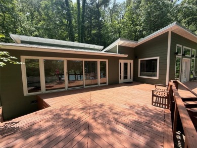 Wonderful modern style home in the piney woods of east Texas on Pine Dunes Golf Course in Texas - for sale on GolfHomes.com, golf home, golf lot