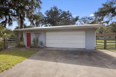 Welcome to the quiet calm pace of Chiefland Florida, this on Chiefland Golf and Country Club in Florida - for sale on GolfHomes.com, golf home, golf lot