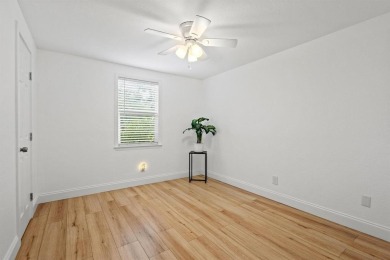 Move-In Ready Home in Simmons Shores! Just a short golf cart on Tanglewood Resort in Texas - for sale on GolfHomes.com, golf home, golf lot