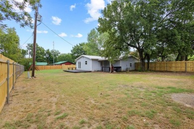 Move-In Ready Home in Simmons Shores! Just a short golf cart on Tanglewood Resort in Texas - for sale on GolfHomes.com, golf home, golf lot