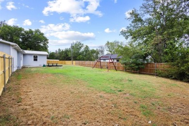 Move-In Ready Home in Simmons Shores! Just a short golf cart on Tanglewood Resort in Texas - for sale on GolfHomes.com, golf home, golf lot