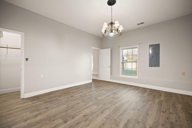 Welcome to Battlefield Estates! This spacious 5-bedroom, 3 on Battlefield Golf and Country Club in Kentucky - for sale on GolfHomes.com, golf home, golf lot