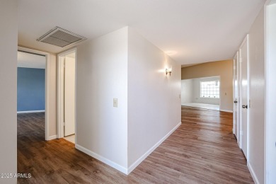 Beautifully updated 2 bed, 2 bath home in the heart of Sun City! on Sun City-Willow Creek / Willow Brook  in Arizona - for sale on GolfHomes.com, golf home, golf lot