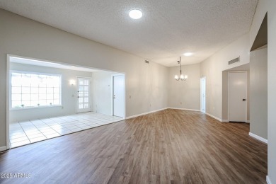 Beautifully updated 2 bed, 2 bath home in the heart of Sun City! on Sun City-Willow Creek / Willow Brook  in Arizona - for sale on GolfHomes.com, golf home, golf lot