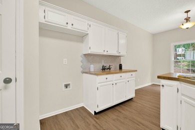 Welcome to this beautifully updated 3-bedroom, 2-bath stepless on Canongate At Eagle Watch Golf Club in Georgia - for sale on GolfHomes.com, golf home, golf lot