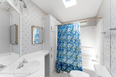This 3 bedroom, 2 bath property is a lovely place to call homee on Brookridge Country Club in Florida - for sale on GolfHomes.com, golf home, golf lot