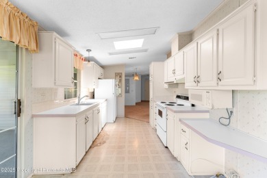 This 3 bedroom, 2 bath property is a lovely place to call homee on Brookridge Country Club in Florida - for sale on GolfHomes.com, golf home, golf lot