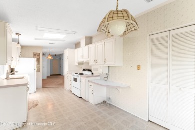 This 3 bedroom, 2 bath property is a lovely place to call homee on Brookridge Country Club in Florida - for sale on GolfHomes.com, golf home, golf lot