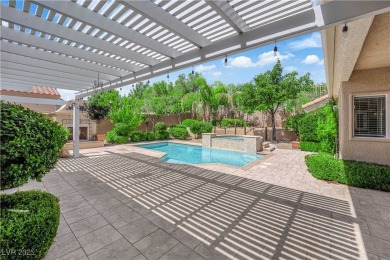 WELCOME TO YOUR DESERT OASIS IN SUN CITY SUMMERLIN! THIS on Highland Falls Golf Club in Nevada - for sale on GolfHomes.com, golf home, golf lot
