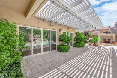 WELCOME TO YOUR DESERT OASIS IN SUN CITY SUMMERLIN! THIS on Highland Falls Golf Club in Nevada - for sale on GolfHomes.com, golf home, golf lot