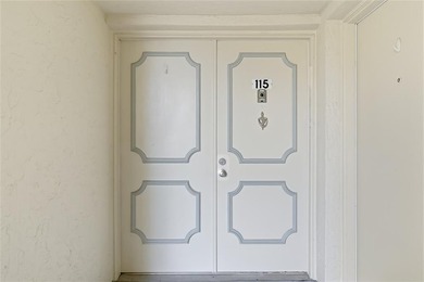 Calling ALL GOLFERS & SNOWBIRDS! Pristine, Beautiful & LARGE, 3 on  in Florida - for sale on GolfHomes.com, golf home, golf lot