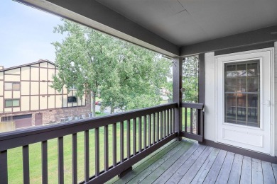 Bright and light open floor plan with vaulted ceiling height for on Bloomingdale Golf Club in Illinois - for sale on GolfHomes.com, golf home, golf lot