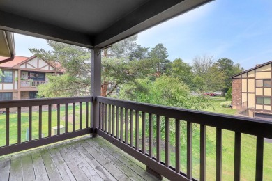 Bright and light open floor plan with vaulted ceiling height for on Bloomingdale Golf Club in Illinois - for sale on GolfHomes.com, golf home, golf lot