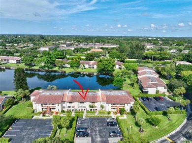 Welcome to this light and bright 2 bedroom, 2.5 bath townhouse on Boca Lago Golf and Country Club in Florida - for sale on GolfHomes.com, golf home, golf lot