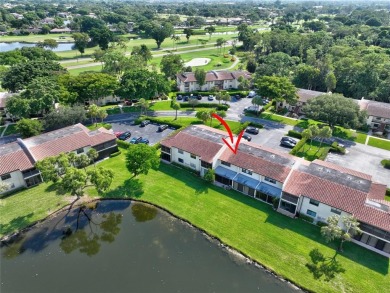 Welcome to this light and bright 2 bedroom, 2.5 bath townhouse on Boca Lago Golf and Country Club in Florida - for sale on GolfHomes.com, golf home, golf lot