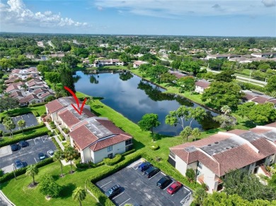 Welcome to this light and bright 2 bedroom, 2.5 bath townhouse on Boca Lago Golf and Country Club in Florida - for sale on GolfHomes.com, golf home, golf lot