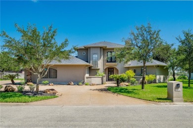 *Fabulous Tropical Oasis!* This gorgeous pool & hot tub with on Rockport Country Club in Texas - for sale on GolfHomes.com, golf home, golf lot