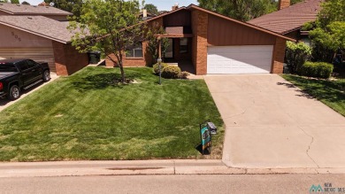 This is a super clean, freshly painted, super cute 2 bedroom, 2 on Chaparral Country Club in New Mexico - for sale on GolfHomes.com, golf home, golf lot