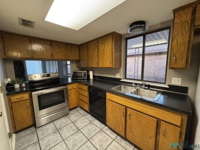 This is a super clean, freshly painted, super cute 2 bedroom, 2 on Chaparral Country Club in New Mexico - for sale on GolfHomes.com, golf home, golf lot