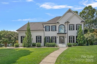 Beautifully updated 4-bed, 3.5-bath home on a landscaped .4-acre on Birkdale Golf Club in North Carolina - for sale on GolfHomes.com, golf home, golf lot