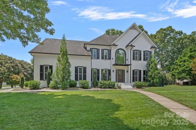 Beautifully updated 4-bed, 3.5-bath home on a landscaped .4-acre on Birkdale Golf Club in North Carolina - for sale on GolfHomes.com, golf home, golf lot