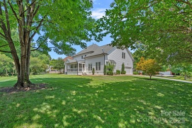 Beautifully updated 4-bed, 3.5-bath home on a landscaped .4-acre on Birkdale Golf Club in North Carolina - for sale on GolfHomes.com, golf home, golf lot