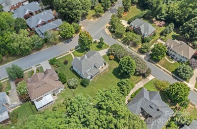 Beautifully updated 4-bed, 3.5-bath home on a landscaped .4-acre on Birkdale Golf Club in North Carolina - for sale on GolfHomes.com, golf home, golf lot