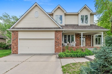 Welcome home to this bright and spacious 4bed/3.5bath/2car on Tallgrass Country Club in Kansas - for sale on GolfHomes.com, golf home, golf lot