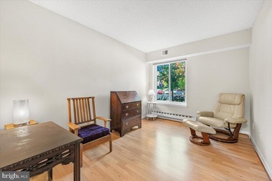 Welcome home to this bright and spacious 3-bedroom, 2-bath patio on Leisure World Golf Club in Maryland - for sale on GolfHomes.com, golf home, golf lot