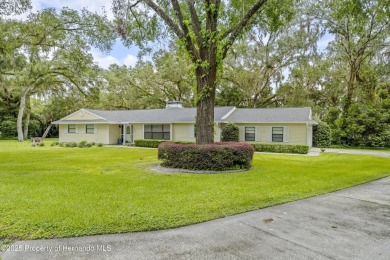 Charming 3-Bedroom Home in Brooksville Country Club - Spacious on Brooksville Country Club At Majestic Oaks in Florida - for sale on GolfHomes.com, golf home, golf lot