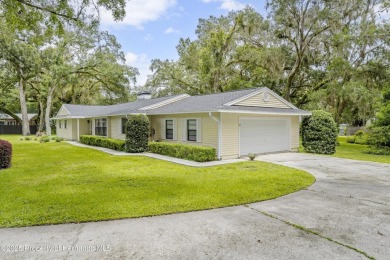 Charming 3-Bedroom Home in Brooksville Country Club - Spacious on Brooksville Country Club At Majestic Oaks in Florida - for sale on GolfHomes.com, golf home, golf lot