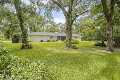 Charming 3-Bedroom Home in Brooksville Country Club - Spacious on Brooksville Country Club At Majestic Oaks in Florida - for sale on GolfHomes.com, golf home, golf lot