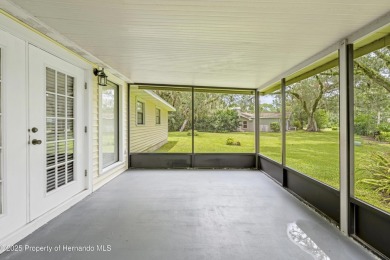 Charming 3-Bedroom Home in Brooksville Country Club - Spacious on Brooksville Country Club At Majestic Oaks in Florida - for sale on GolfHomes.com, golf home, golf lot