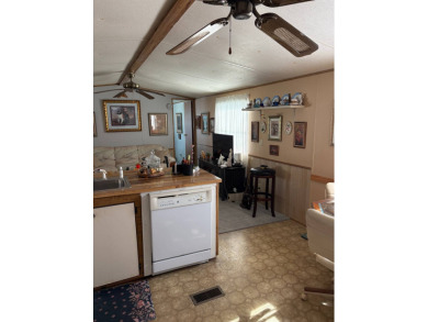 -Updated bathroom with walk-in shower- -Large, quiet corner lot- on Sebring Lakeside Golf Resort in Florida - for sale on GolfHomes.com, golf home, golf lot