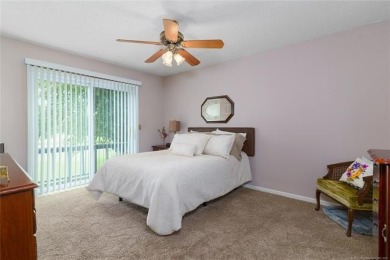 Idyllwyld at Indian Springs. This 3-level, 2 bed, 2.5 bath on Indian Springs Country Club in Oklahoma - for sale on GolfHomes.com, golf home, golf lot