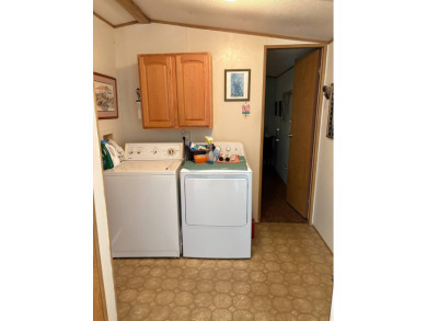 -Updated bathroom with walk-in shower- -Large, quiet corner lot- on Sebring Lakeside Golf Resort in Florida - for sale on GolfHomes.com, golf home, golf lot