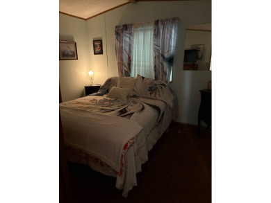 -Updated bathroom with walk-in shower- -Large, quiet corner lot- on Sebring Lakeside Golf Resort in Florida - for sale on GolfHomes.com, golf home, golf lot