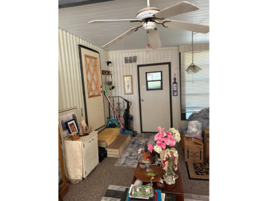 -Updated bathroom with walk-in shower- -Large, quiet corner lot- on Sebring Lakeside Golf Resort in Florida - for sale on GolfHomes.com, golf home, golf lot