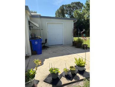 -Updated bathroom with walk-in shower- -Large, quiet corner lot- on Sebring Lakeside Golf Resort in Florida - for sale on GolfHomes.com, golf home, golf lot
