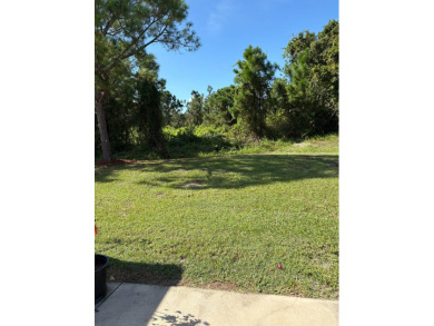 -Updated bathroom with walk-in shower- -Large, quiet corner lot- on Sebring Lakeside Golf Resort in Florida - for sale on GolfHomes.com, golf home, golf lot