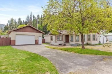 Beautifully maintained 3-bedroom, 2-bathroom home in downtown on Pinehurst Golf Course in Idaho - for sale on GolfHomes.com, golf home, golf lot